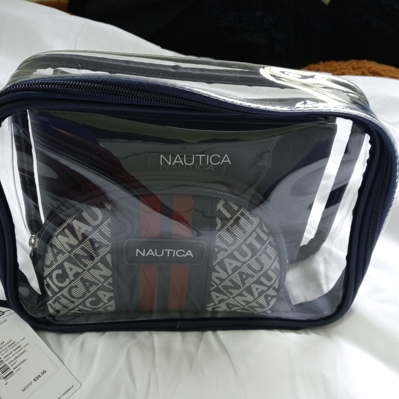 Nautica Handbags - Trio traveling bag set
